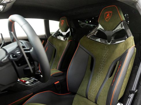 Used 2024 Lamborghini Huracan Sterrato image 16