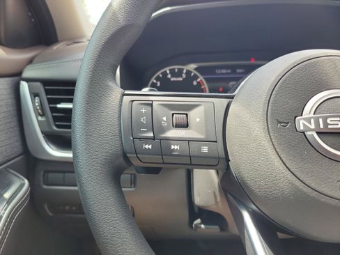 Used 2023 Nissan Rogue SV FWD image 13