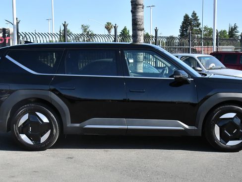 Used 2024 Kia EV9 Light Long Range RWD image 9