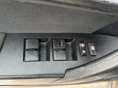 Used 2018 Toyota Corolla LE image 12