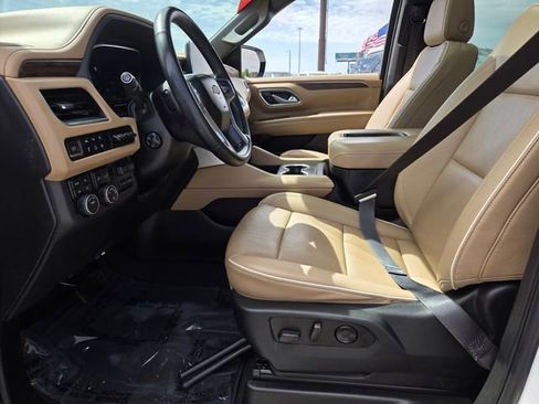 Used 2023 Chevrolet Tahoe Premier w/ Premium Package AWD/4WD image 4