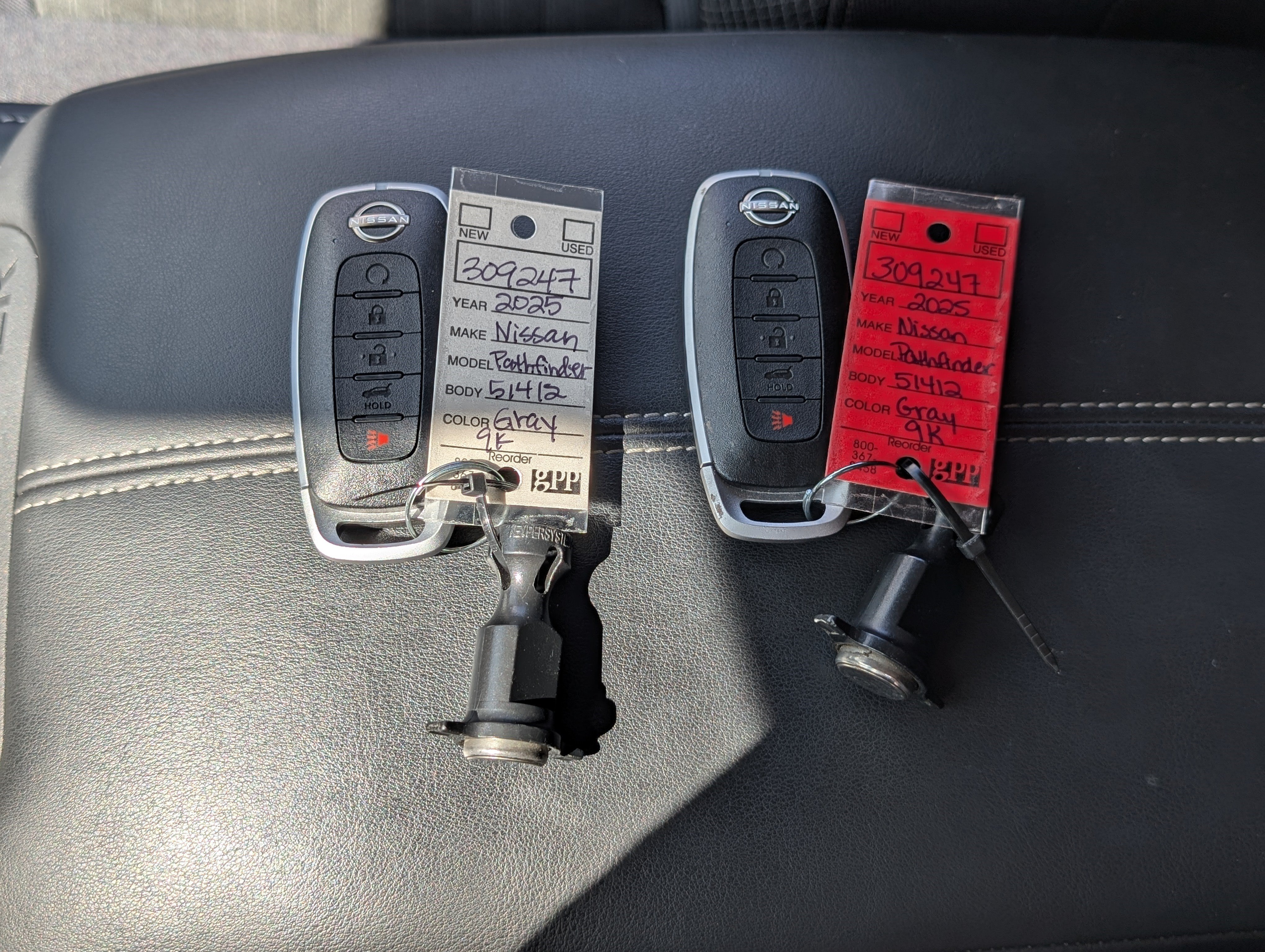 Used 2025 Nissan Pathfinder SV FWD image 36