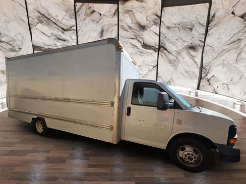 Used 2012 GMC Savana 3500 image 3