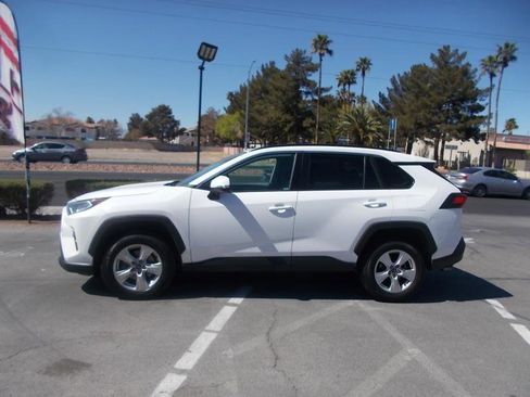 Used 2020 Toyota RAV4 XLE FWD image 4
