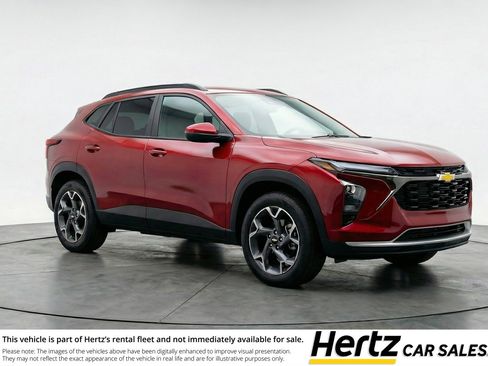 Used 2025 Chevrolet Trax LT w/ LT Convenience Package FWD image 1