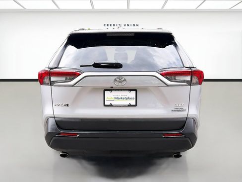 Used 2021 Toyota RAV4 XLE FWD image 6