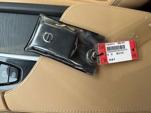 Certified 2024 Volvo XC90 B6 Ultimate AWD/4WD image 38