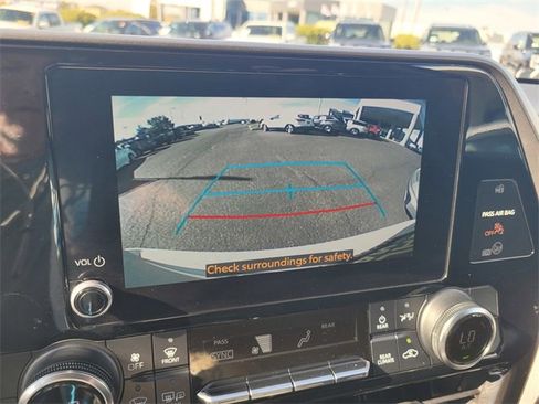 Used 2023 Toyota Highlander LE image 21