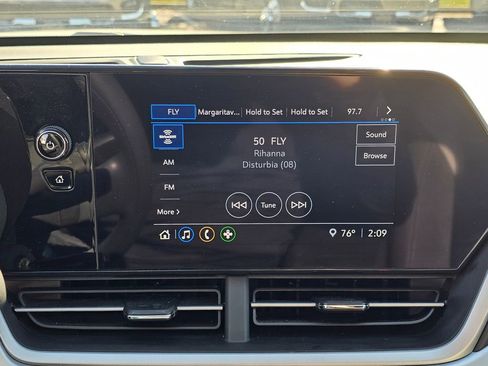 Used 2025 Chevrolet Trax LS image 21