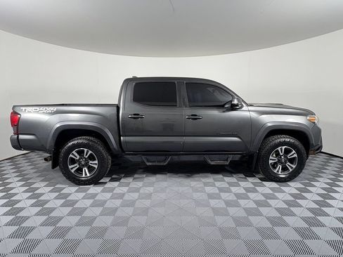 Used 2019 Toyota Tacoma TRD Sport w/ Technology Package AWD/4WD image 7