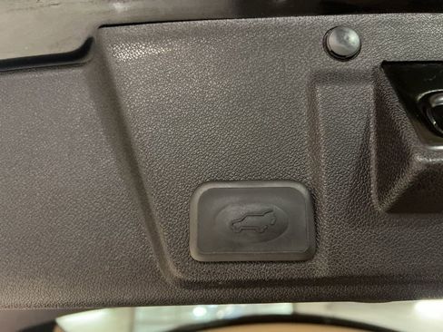 Used 2009 Chevrolet Traverse LTZ image 7