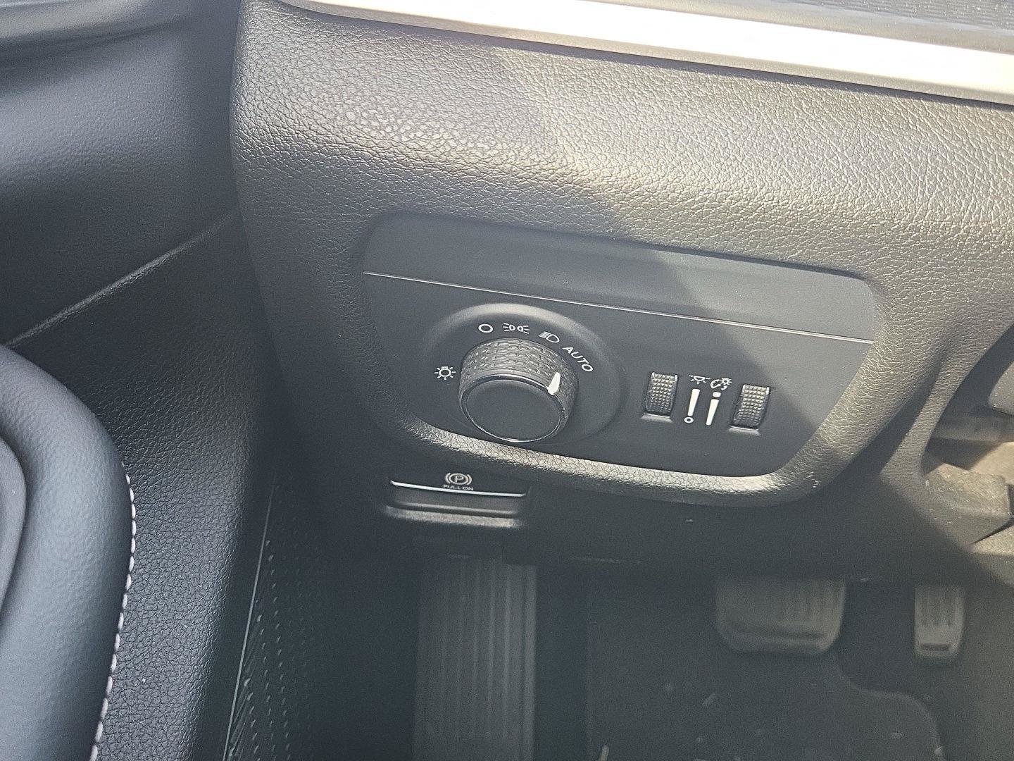 Used 2023 Jeep Grand Cherokee L Laredo RWD image 22