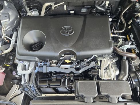 Used 2020 Toyota RAV4 XLE Premium FWD image 31