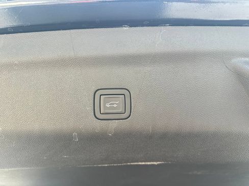 Used 2024 Chevrolet Tahoe Z71 AWD/4WD image 8