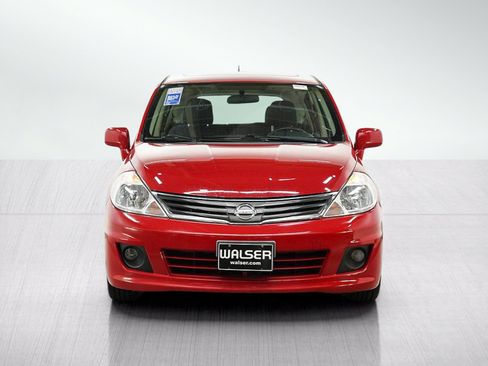 Used 2011 Nissan Versa Hatchback w/ Premium Pkg FWD image 9