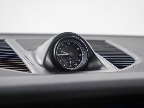 Used 2025 Porsche Macan image 29