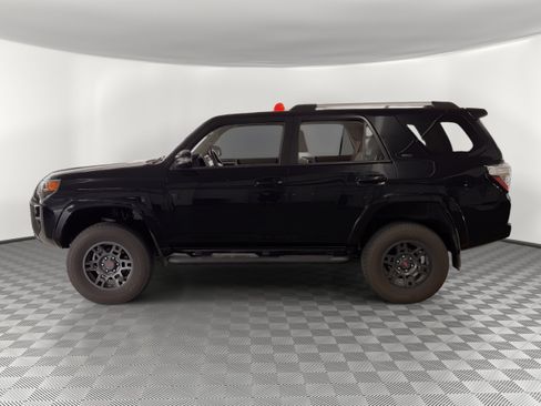Used 2021 Toyota 4Runner SR5 Premium w/ Moonroof Package AWD/4WD image 2