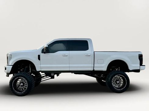 Used 2018 Ford F250 XLT w/ XLT Premium Package image 3