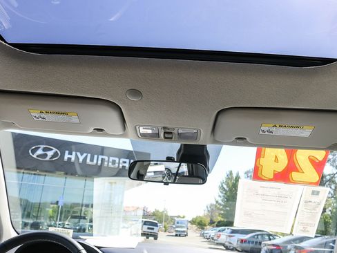 Certified 2024 Hyundai Venue SEL FWD image 20