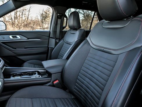 Used 2025 Ford Explorer ST-Line image 15