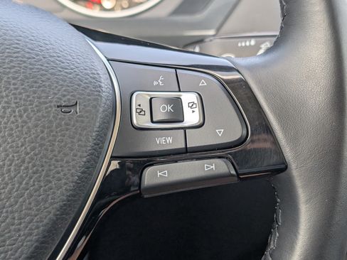 Used 2019 Volkswagen Tiguan SE w/ Panoramic Sunroof Package FWD image 17