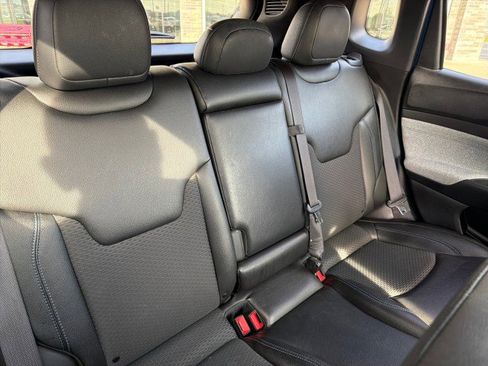 Used 2024 Jeep Compass Latitude image 31