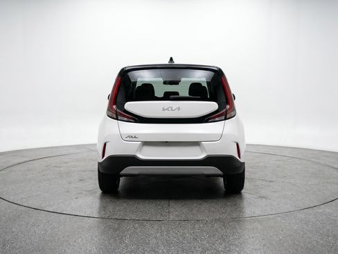 Used 2025 Kia Soul LX w/ LX Technology Package FWD image 7