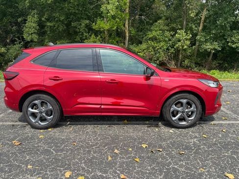 Used 2023 Ford Escape ST-Line w/ Tech Pack #1 FWD image 9