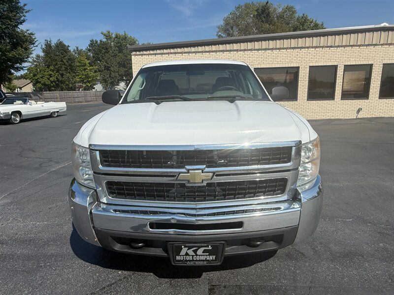 Used 2010 Chevrolet Silverado 2500 W/T AWD/4WD image 4