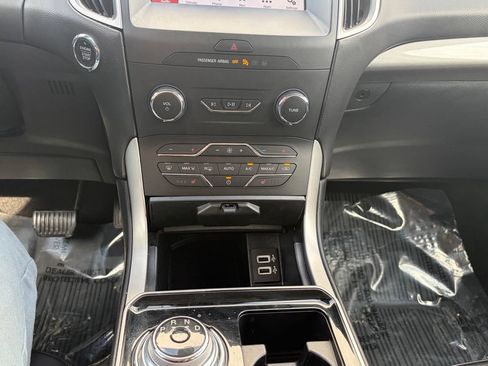 Certified 2019 Ford Edge SEL w/ Equipment Group 201A AWD/4WD image 46