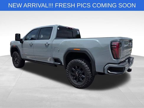 Used 2024 GMC Sierra 2500 AT4 w/ AT4 Premium Plus Package AWD/4WD image 5