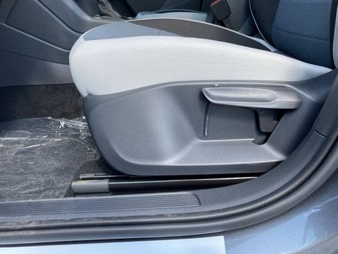 New 2025 Volkswagen Taos S image 25