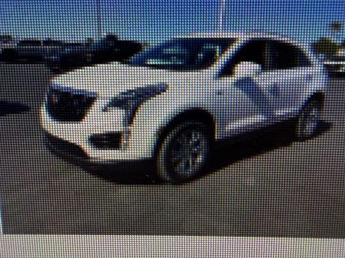 Used 2023 Cadillac XT5 Luxury w/ LPO, Floor Liner Package FWD image 4