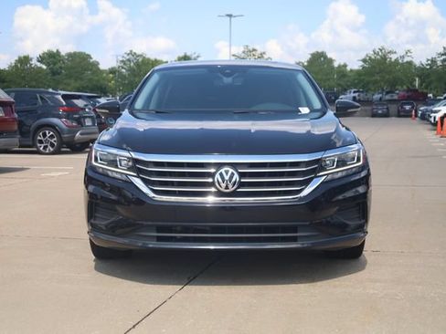 Used 2022 Volkswagen Passat 2.0T SE FWD image 3