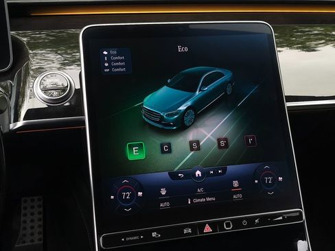 Used 2022 Mercedes-Benz S 580 4MATIC Sedan w/ AMG Line Package image 60