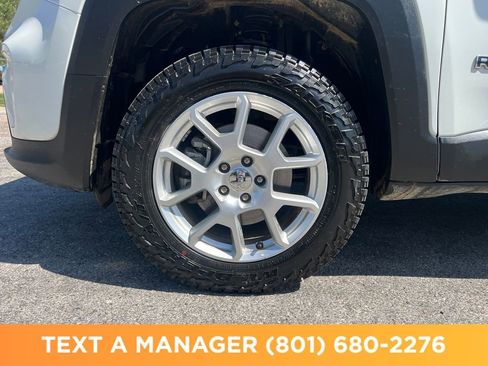 Used 2019 Jeep Renegade Latitude w/ Cold Weather Group AWD/4WD image 23