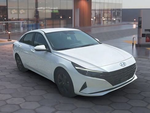 Used 2021 Hyundai Elantra SEL w/ Convenience Package FWD image 19
