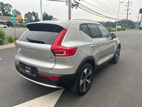 Certified 2025 Volvo XC40 B5 Plus AWD/4WD image 5
