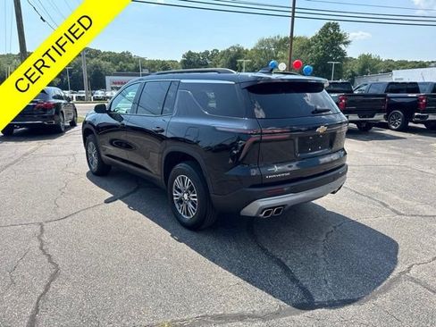 Used 2025 Chevrolet Traverse LT w/ LPO, Floor Liner Package FWD image 5