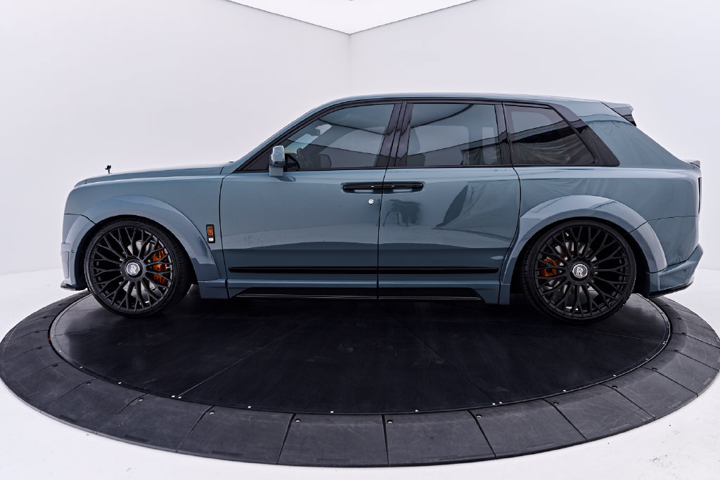 Used 2025 Rolls-Royce Cullinan AWD/4WD image 16