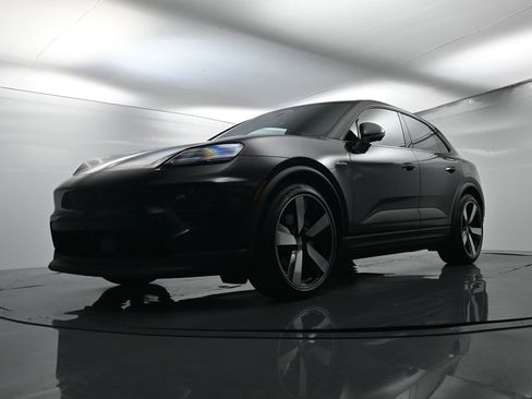 Certified 2024 Porsche Macan 4 Electric image 46