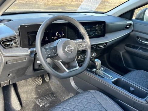 Used 2025 Nissan Kicks SV image 11