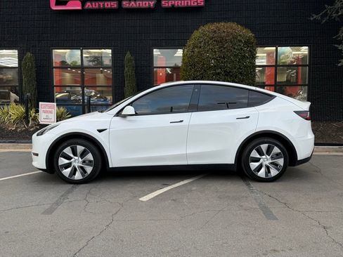 Used 2022 Tesla Model Y Long Range image 8