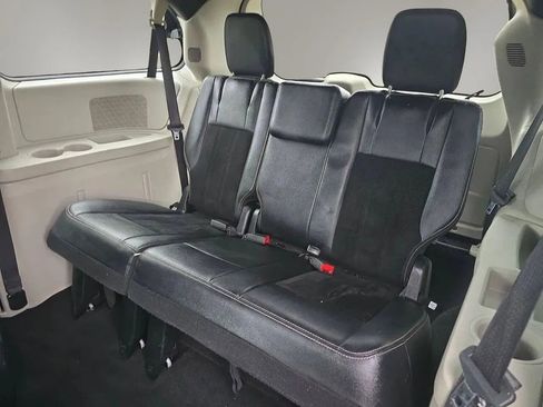 Used 2018 Dodge Grand Caravan SXT FWD image 22