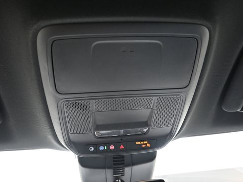 Used 2026 GMC Acadia Elevation w/ Elevation Premium Package FWD image 22