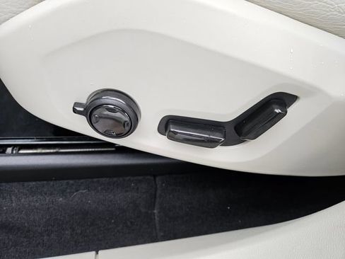 Used 2019 Volvo XC60 T5 Momentum w/ Advanced Package AWD/4WD image 23