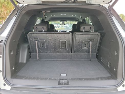 Used 2023 Chevrolet Traverse LT image 8