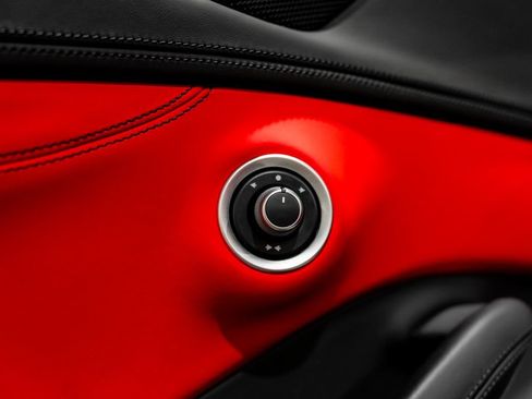 Used 2020 Ferrari Portofino RWD image 34
