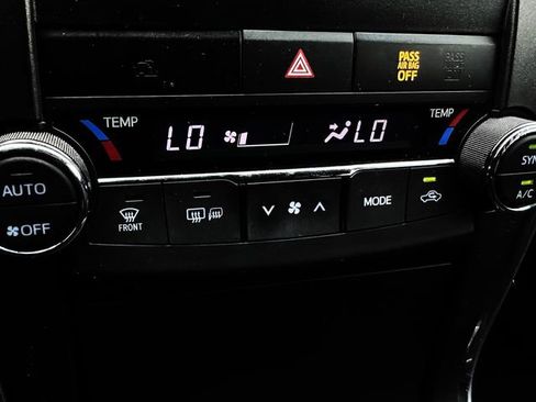 Used 2017 Toyota Camry XSE image 28