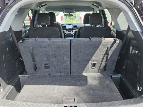 Used 2023 Ford Explorer XLT RWD image 11
